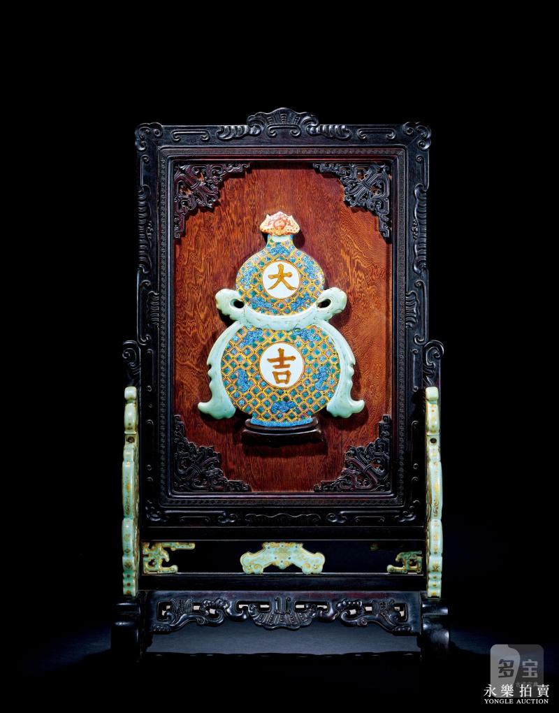 清乾隆 御制紫檀镶瓷粉青釉描金洋彩「五瑞大吉」葫芦式桌屏 - 图2